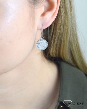 Kolczyki srebrne koła kryształy Swarovski KR3 684-2AB. Te efektowne kolczyki będą doskonałym prezentem dla każdej eleganckiej kobiety. Błyszczące kolczyki. Kolczyki wyjściowe z kryształami (4).JPG
